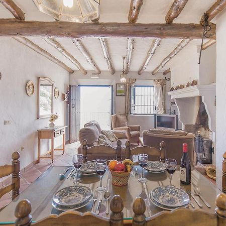 Cozy Home In Zahara De La Sierra With Kitchen Zewnętrze zdjęcie