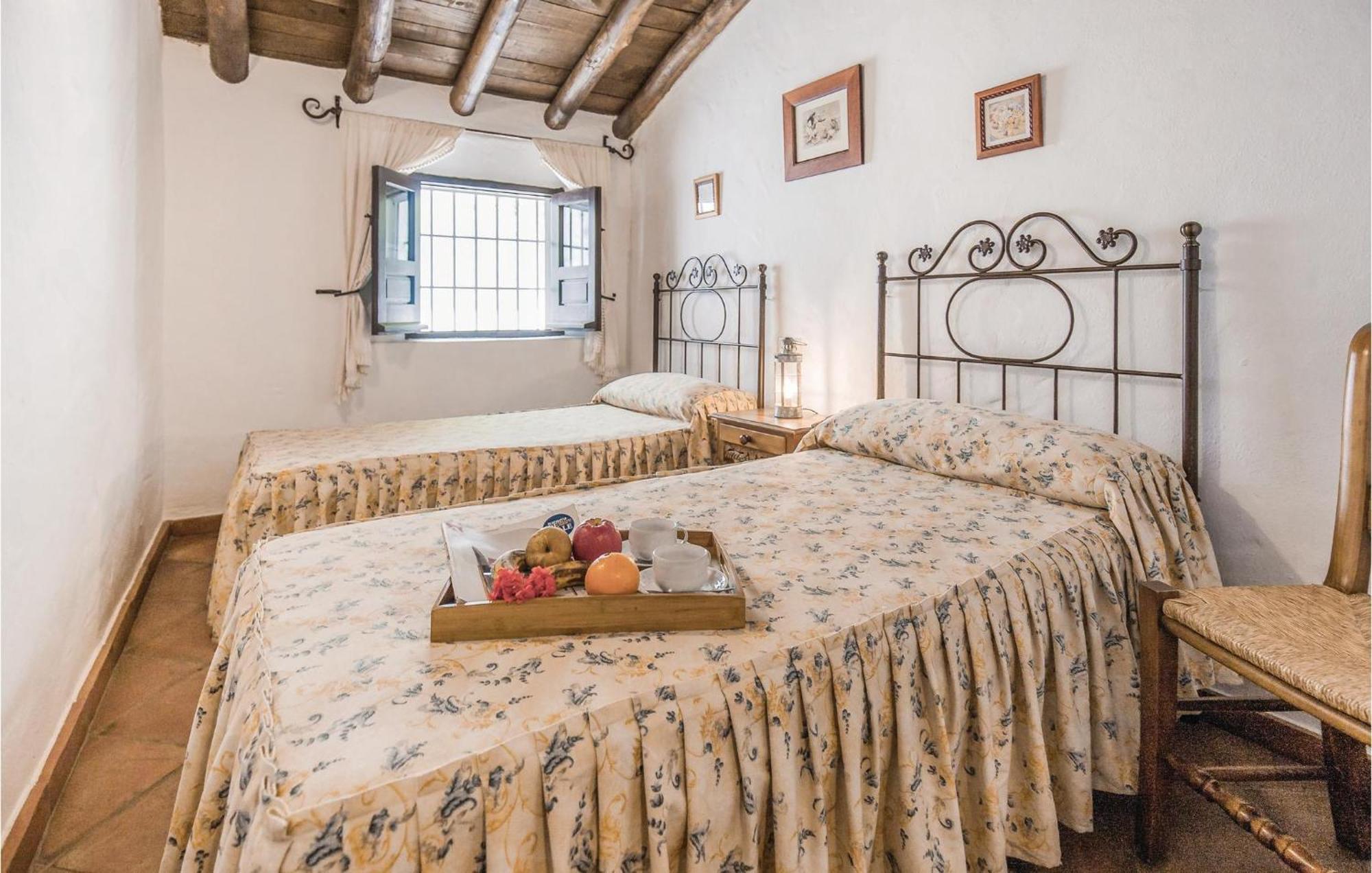 Cozy Home In Zahara De La Sierra With Kitchen Zewnętrze zdjęcie