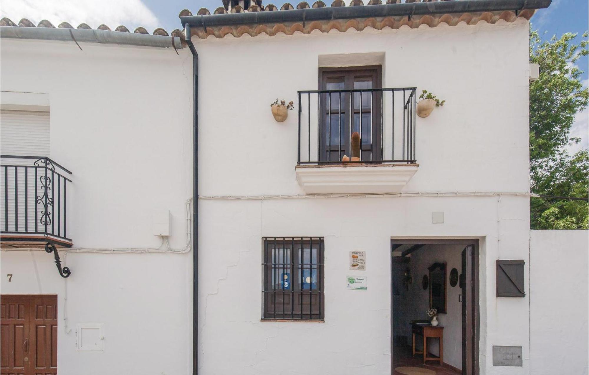 Cozy Home In Zahara De La Sierra With Kitchen Zewnętrze zdjęcie