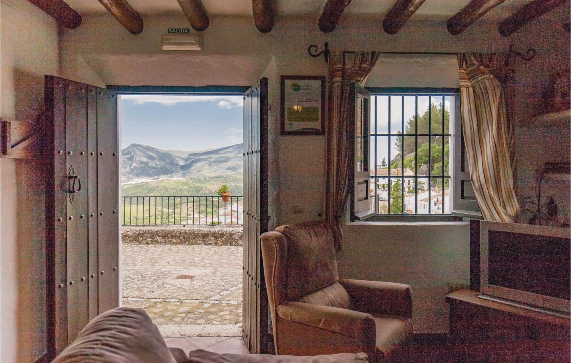 Cozy Home In Zahara De La Sierra With Kitchen Zewnętrze zdjęcie